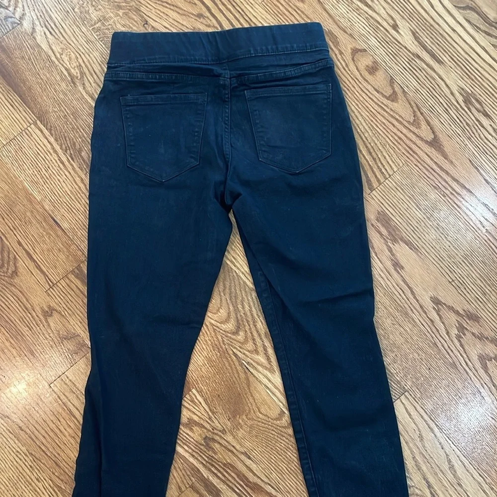 Women’s Super Skinny Old Navy Brand Mid Rise Jeans. Size 6S. Excellent Condition